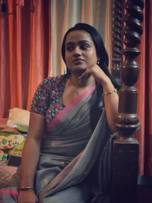 Aditi photo 1, indian, average, black hair, 168 cm, 70 kg, Large bust, Hong Kong