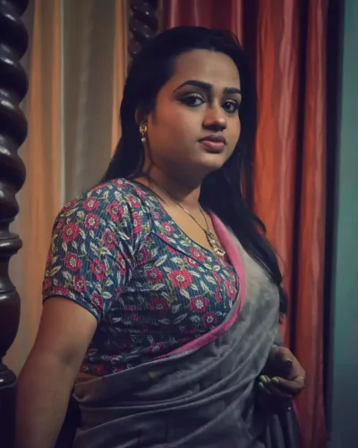 Aditi photo 3, indian, average, black hair, 168 cm, 70 kg, Large bust, Hong Kong