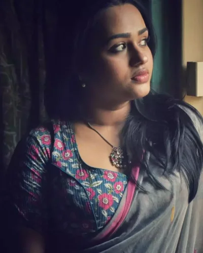 Aditi photo 4, indian, average, black hair, 168 cm, 70 kg, Large bust, Hong Kong