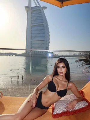 Pallavi Student photo 1, indian, slim, black hair, 168 cm, 51 kg, Medium bust, Hong Kong