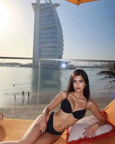 Pallavi Student photo 1, indian, slim, black hair, 168 cm, 51 kg, Medium bust, Hong Kong