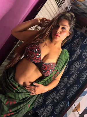 Aarohi photo 1, indian, average, brunette, 170 cm, 70 kg, Large bust, Hong Kong