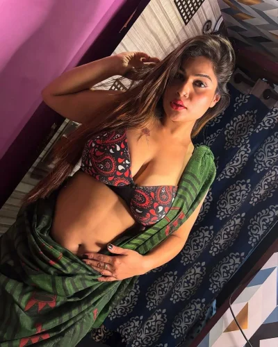 Aarohi photo 1, indian, average, brunette, 170 cm, 70 kg, Large bust, Hong Kong