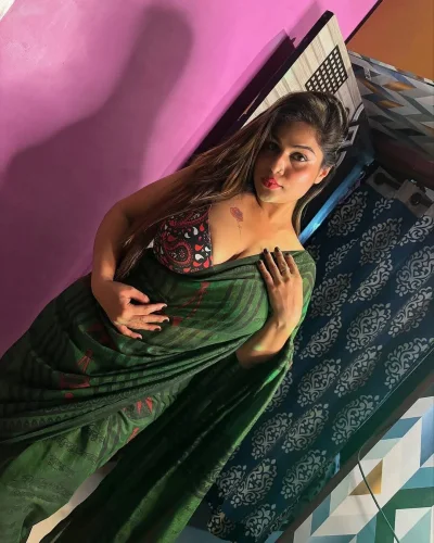 Aarohi photo 4, indian, average, brunette, 170 cm, 70 kg, Large bust, Hong Kong