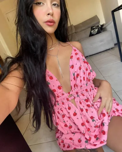 Daniaa photo 5, european, slim, black hair, 176 cm, 56 kg, Hong Kong