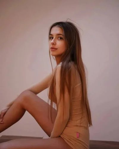 Elisa photo 8, european, athletic, brunette, 167 cm, 53 kg, Hong Kong