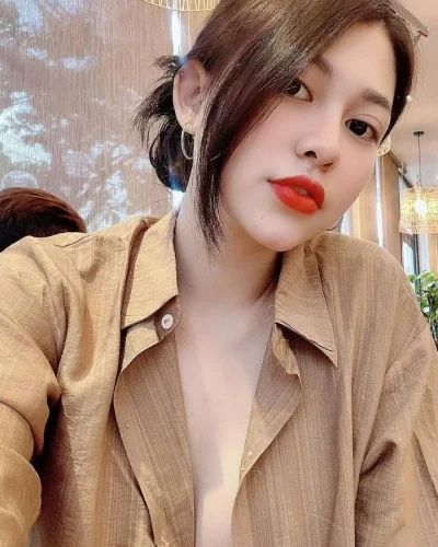 Lesley photo 1, asian, slim, black hair, 166 cm, 48 kg, Hong Kong