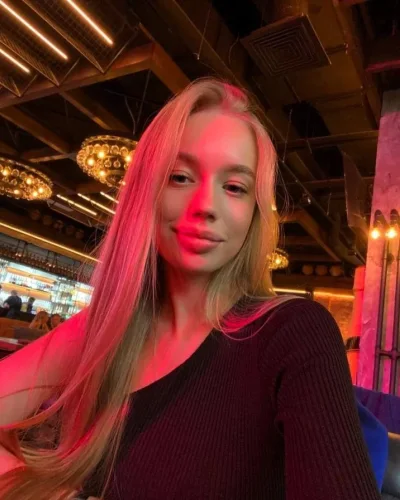 Adriana photo 1, european, slim, blonde hair, 165 cm, 49 kg, Hong Kong