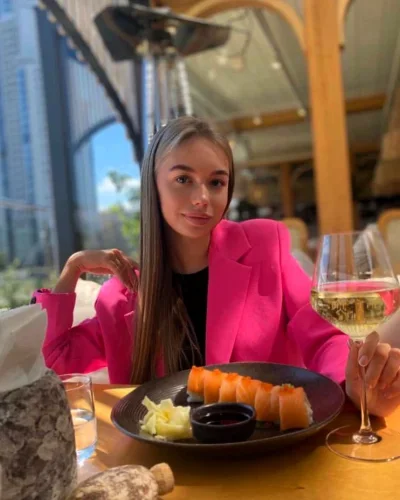 Adriana photo 2, european, slim, blonde hair, 165 cm, 49 kg, Hong Kong