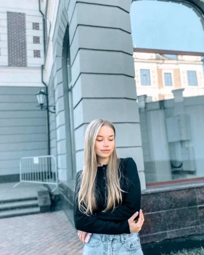 Adriana photo 3, european, slim, blonde hair, 165 cm, 49 kg, Hong Kong