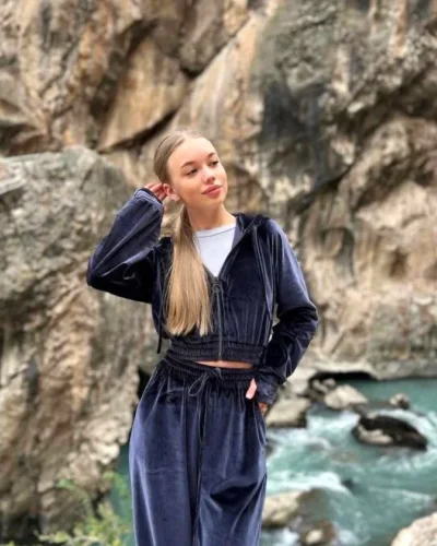 Adriana photo 6, european, slim, blonde hair, 165 cm, 49 kg, Hong Kong