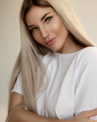 Kamilla photo 4, european, slim, blonde hair, 168 cm, 50 kg, Hong Kong