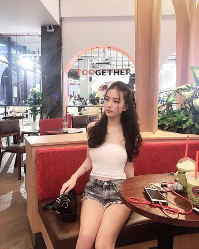 Aulia photo 2, asian, athletic, brunette, 168 cm, 60 kg, Hong Kong