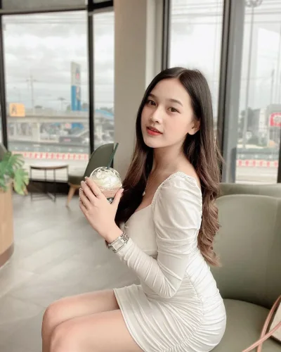 Yasmine photo 5, asian, slim, black hair, 163 cm, 50 kg, Hong Kong