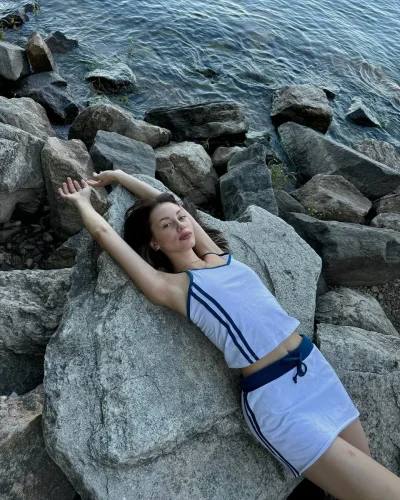Darina photo 2, european, slim, brunette, 171 cm, 54 kg, Hong Kong