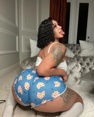 Kaylax photo 1, latino, curvy, black hair, 170 cm, 80 kg, Hong Kong