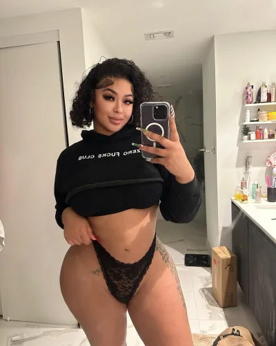 Kaylax photo 4, latino, curvy, black hair, 170 cm, 80 kg, Hong Kong