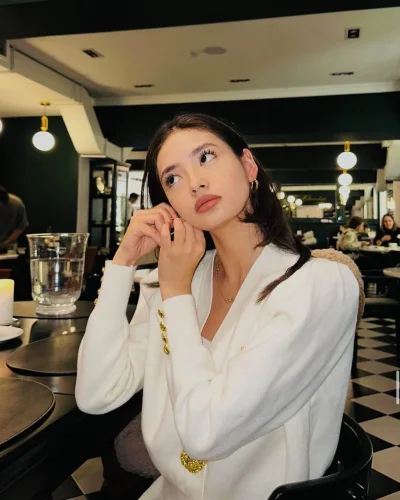 Marta photo 6, european, slim, black hair, 171 cm, 55 kg, Hong Kong