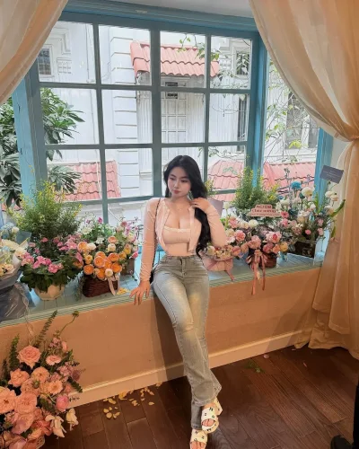 Arlida photo 3, asian, slim, black hair, 167 cm, 50 kg, Hong Kong