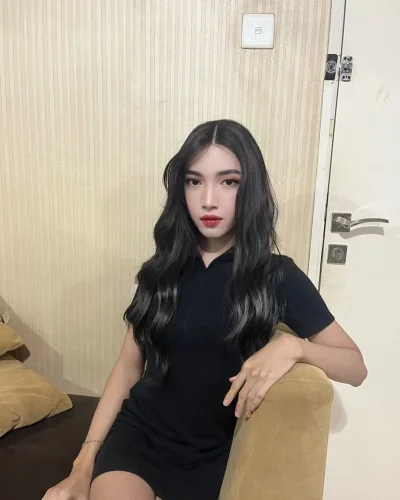 Delia Jelita photo 1, asian, slim, black hair, 170 cm, 49 kg, Hong Kong
