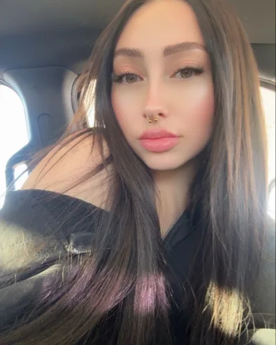 Maria photo 7, european, petite, black hair, 156 cm, 57 kg, Hong Kong
