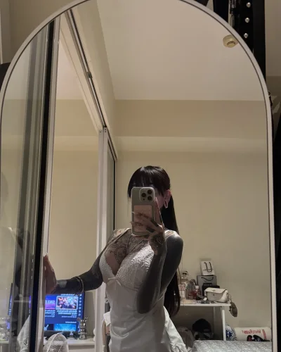 Kim photo 1, european, petite, black hair, 149 cm, 40 kg, Hong Kong