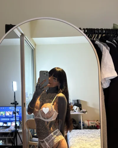 Kim photo 6, european, petite, black hair, 149 cm, 40 kg, Hong Kong
