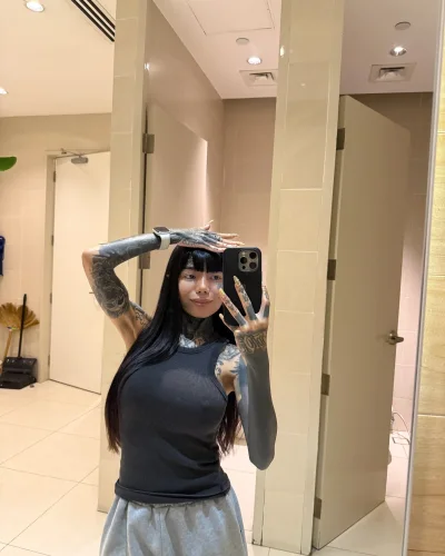 Kim photo 7, european, petite, black hair, 149 cm, 40 kg, Hong Kong