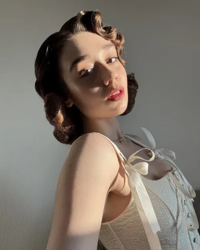 Shura photo 2, european, athletic, brunette, 170 cm, 55 kg, Hong Kong