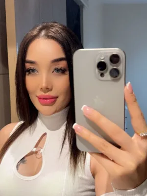 Miram photo 1, middle eastern, slim, brunette, 170 cm, 50 kg, Hong Kong