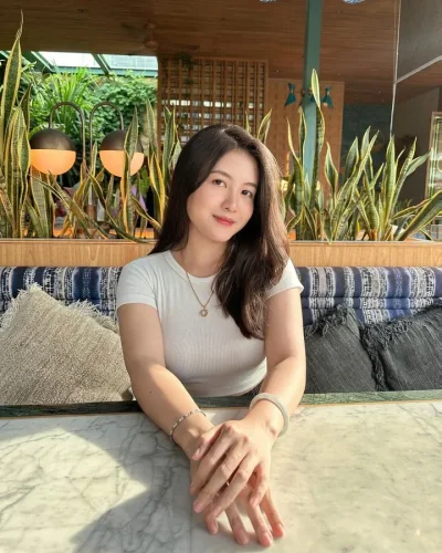 Diinda photo 1, asian, athletic, black hair, 162 cm, 51 kg, Hong Kong