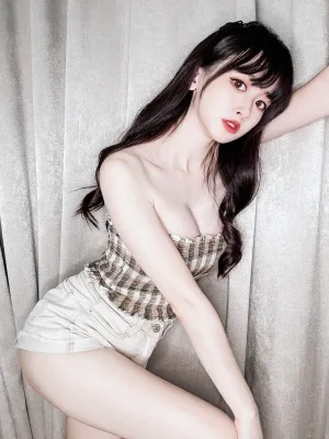 Gilly photo 1, asian, slim, black hair, 162 cm, 48 kg, Hong Kong