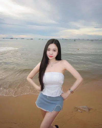 Selin photo 3, asian, athletic, black hair, 166 cm, 53 kg, Hong Kong