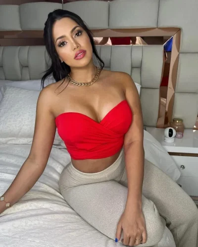 Maria photo 5, middle eastern, petite, black hair, 156 cm, 55 kg, Hong Kong