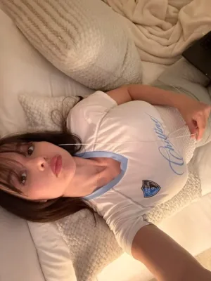 Alice photo 1, european, slim, brunette, 172 cm, 55 kg, Hong Kong