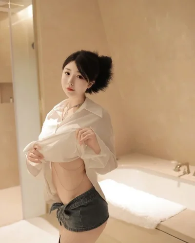 Mia photo 1, asian, curvy, black hair, 153 cm, 61 kg, Hong Kong