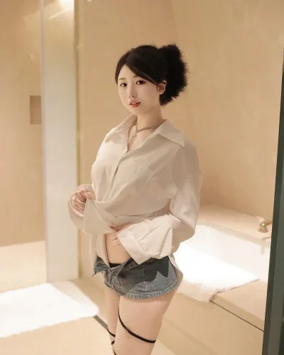 Mia photo 2, asian, curvy, black hair, 153 cm, 61 kg, Hong Kong