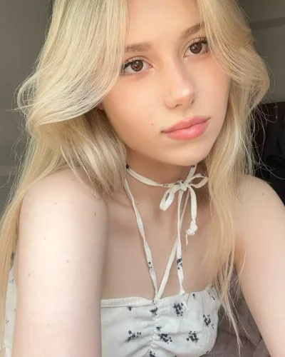 Candice photo 1, european, slim, blonde hair, 168 cm, 53 kg, Hong Kong