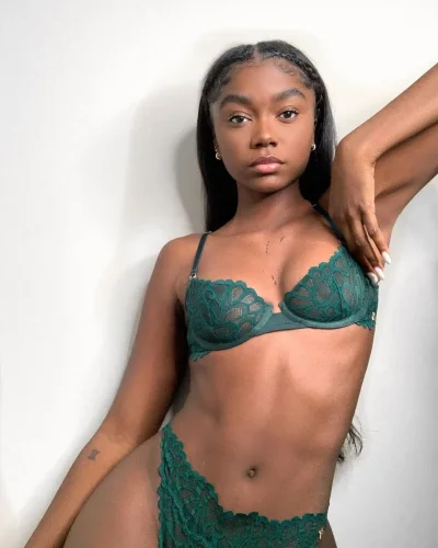 Ella photo 3, ebony / black, petite, black hair, 152 cm, 52 kg, Hong Kong