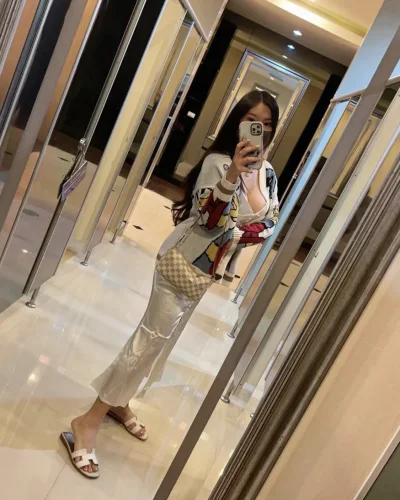 Amanda photo 5, asian, petite, brunette, 150 cm, 40 kg, Hong Kong