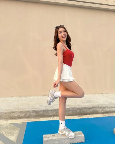 Luwes photo 5, asian, slim, brunette, 167 cm, 51 kg, Hong Kong