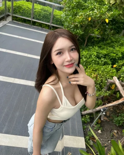 Luwes photo 6, asian, slim, brunette, 167 cm, 51 kg, Hong Kong