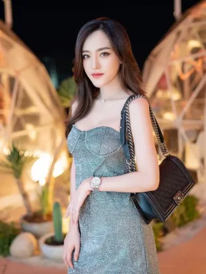 Windi photo 1, asian, slim, black hair, 169 cm, 50 kg, Hong Kong