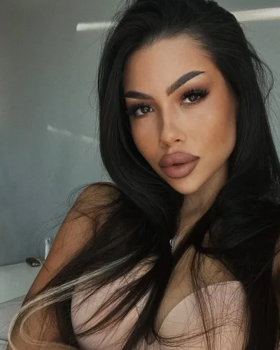 Polina photo 4, european, slim, brunette, 170 cm, 50 kg, Hong Kong