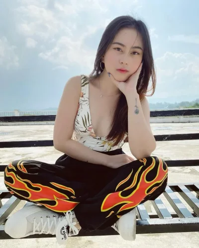 Natasya photo 5, asian, slim, black hair, 164 cm, 49 kg, Hong Kong