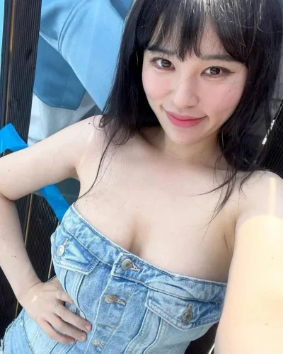 Akemi photo 2, asian, slim, black hair, 170 cm, 50 kg, Hong Kong