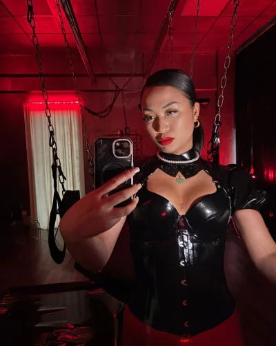 Herrin Domina Rachelle photo 5, european, athletic, black hair, 170 cm, 56 kg, Hong Kong