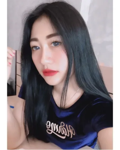 Putri Amelia photo 2, asian, slim, black hair, 166 cm, 44 kg, Hong Kong