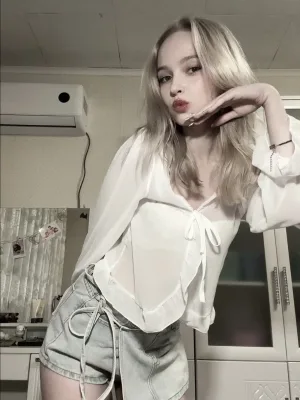 Alyx photo 1, european, slim, blonde hair, 168 cm, 52 kg, Hong Kong