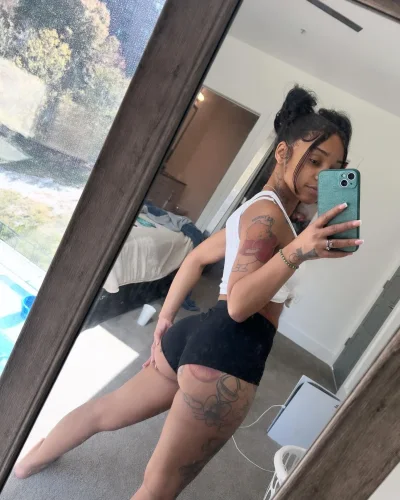 Kayla photo 2, latino, curvy, black hair, 180 cm, 72 kg, Hong Kong